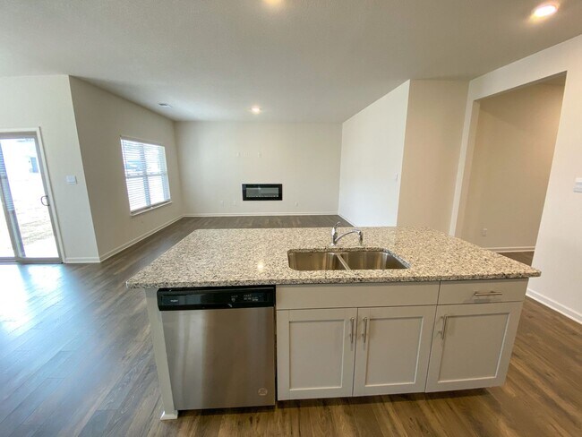 Building Photo - 3 bed, 2 bath in Oakland built in 2023