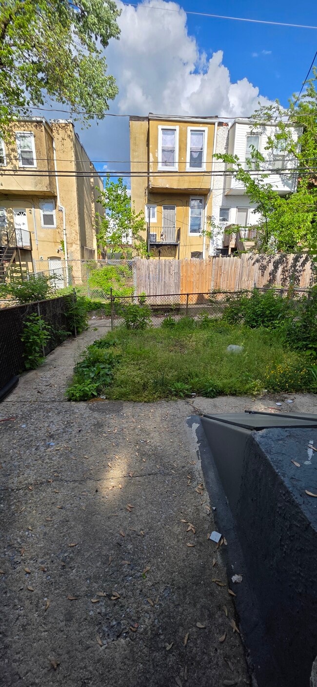Building Photo - 907 N Rosedale St