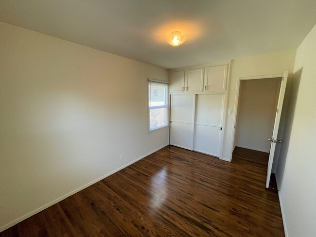 Building Photo - Upgraded Midtown Home with Beautiful Wood ...