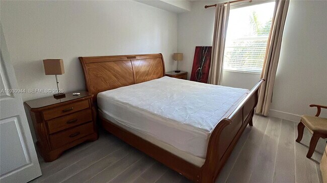 Building Photo - 17100 N Bay Rd