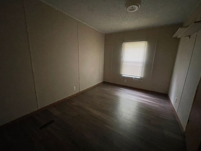 Building Photo - 3 Bed 2 Bath Home For Rent