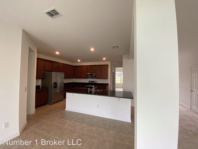 Building Photo - 8 br, 4 bath House - 681 Caterpillar Run