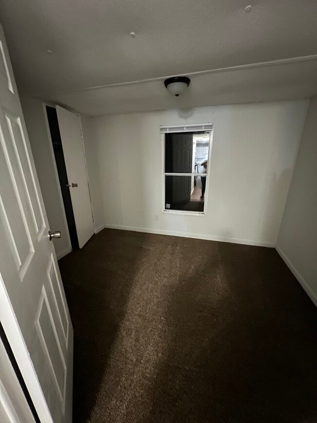 Building Photo - 691 Julia St