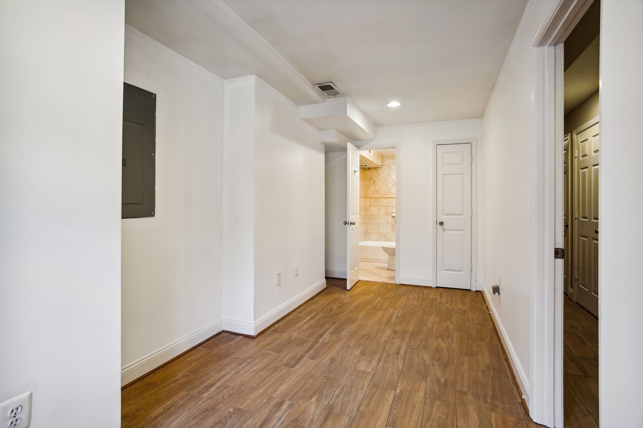 Front master suite - 76 R St NW