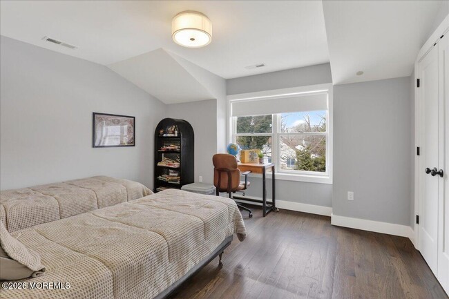 Building Photo - 475 Monmouth Pl