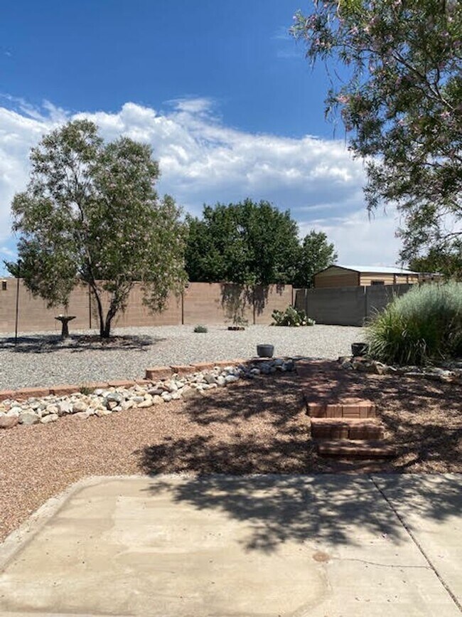Building Photo - Beautiful 3 bedroom 2 bath home in Mirabel...
