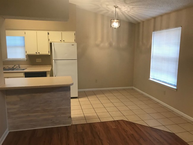 Building Photo - 2360 Hartsfield Way