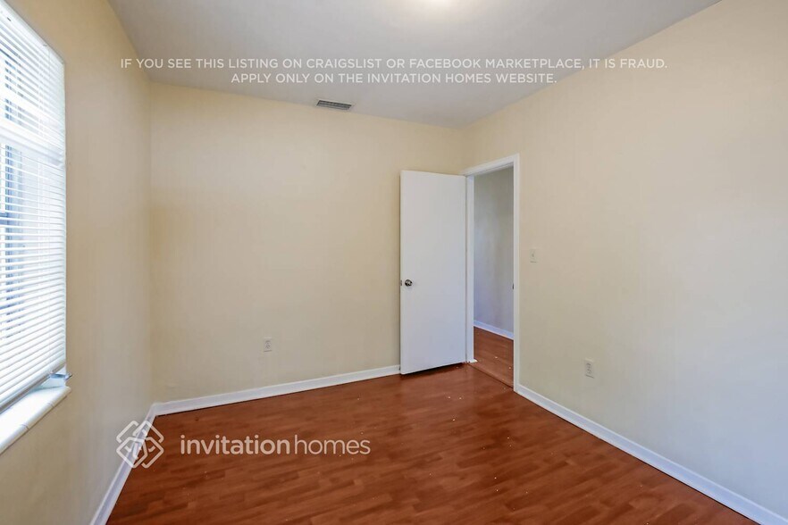 Building Photo - 1815 NE 178th St