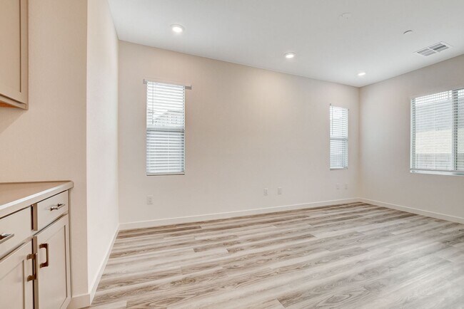 Building Photo - Spacious 3-Bed Summerlin Home with Den, Lo...