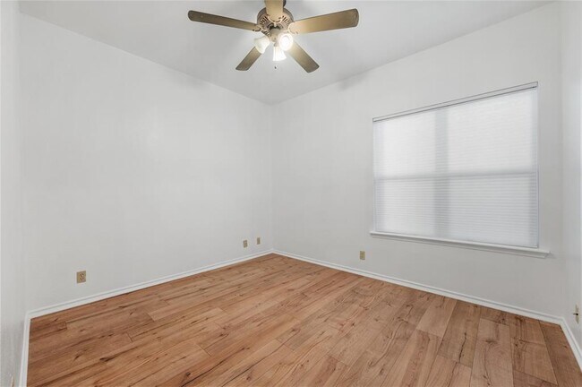 Building Photo - 2414 Longview St