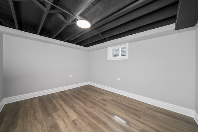 Building Photo - 9624 W Shore Dr