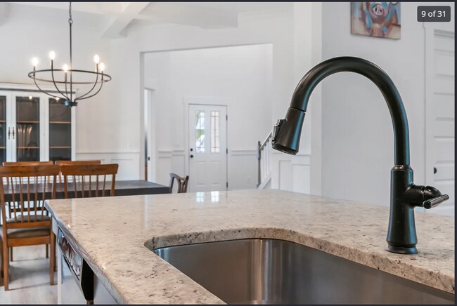 Building Photo - 6643 White Oak Ln