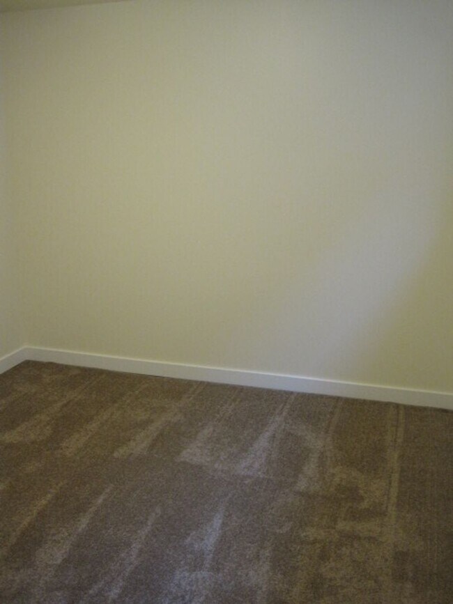 Building Photo - 947