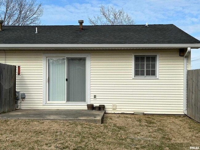 Building Photo - 2 Sundowner Ln