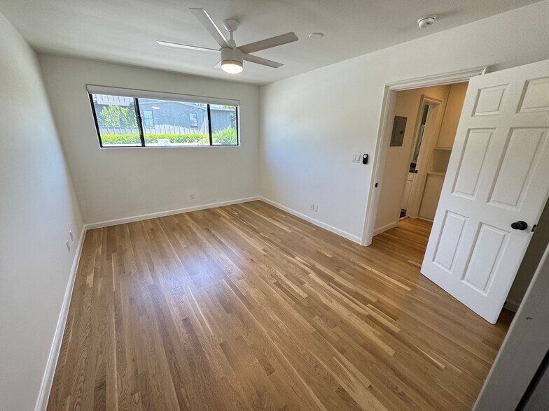 Building Photo - 822 N Martel Ave