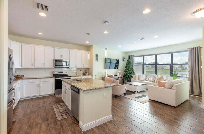 Building Photo - 7528 Moonrise Dr