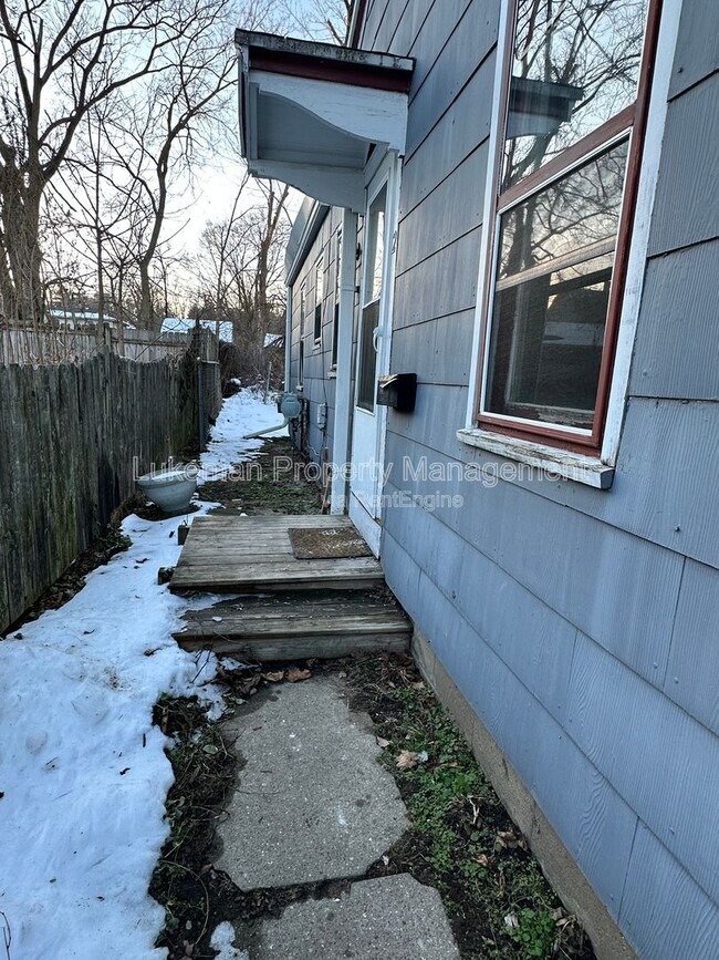 Building Photo - 1410 Oak St