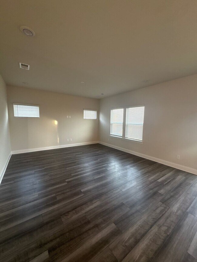 Building Photo - 3 Bedroom, 2.5 Bath and 2 Car Garage in Lebanon! $500 OFF FIRST MONTH’S RENT!