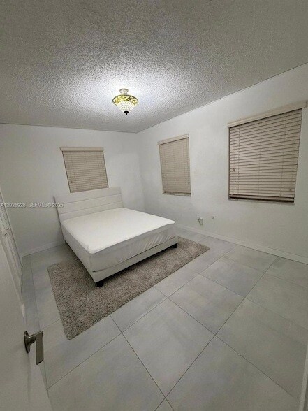 Building Photo - 3600 SW 26th St