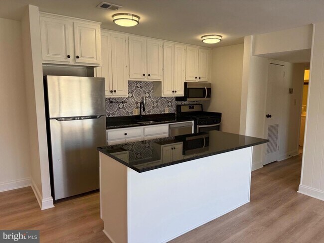 Building Photo - 3842 Bel Pre Rd