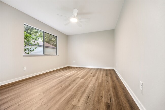 Building Photo - 1305 Spring Oaks Cir