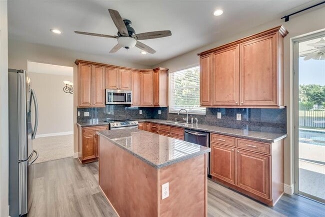 Building Photo - 558 Stonemont Dr