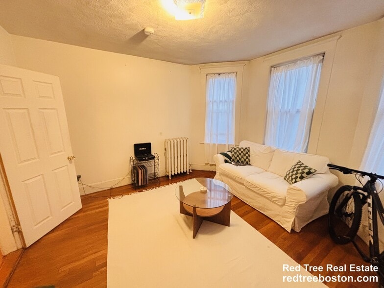 Building Photo - 15 Scottfield Rd