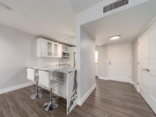 Building Photo - 121 Island Way