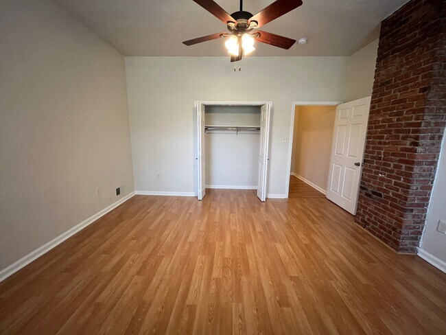 Building Photo - 5117 Cypress St
