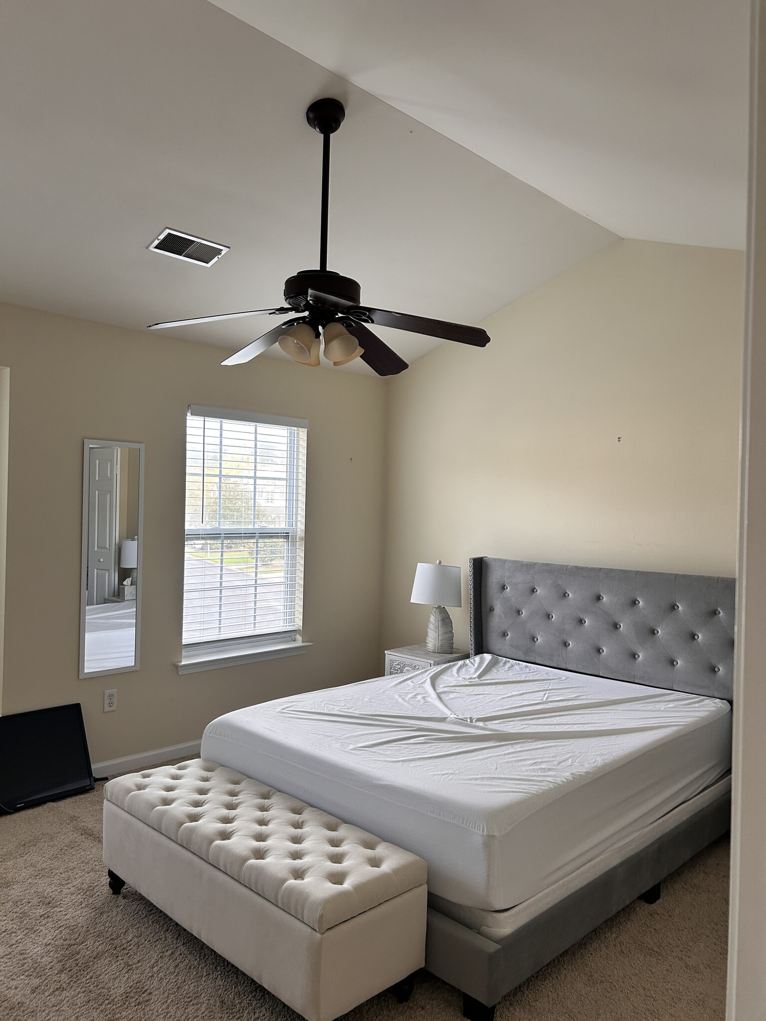 Building Photo - 324 Gallery Way