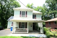 Building Photo - Spacious Historic 3 Bedroom 3 Bathroom Hou...