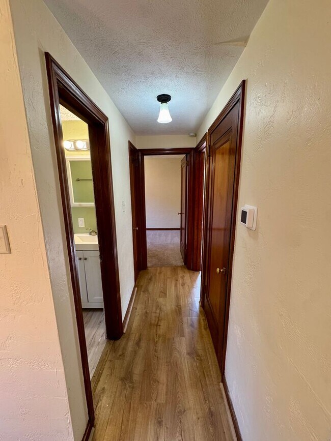 Building Photo - 1076 Thornwood Dr