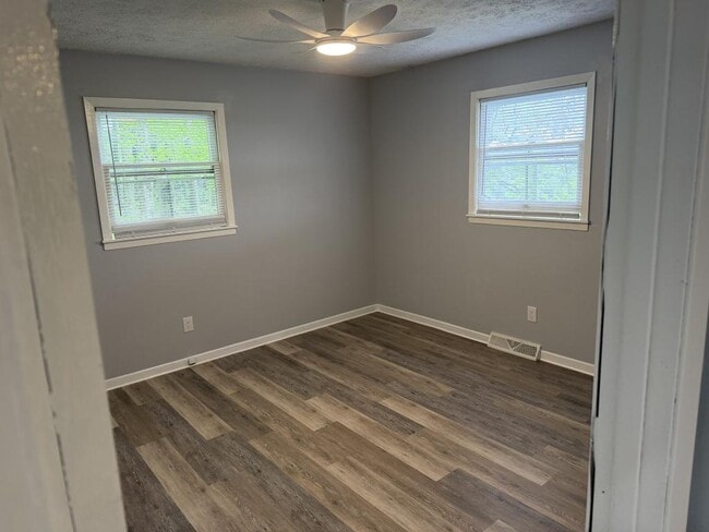 Building Photo - 300 Car-Mol Dr