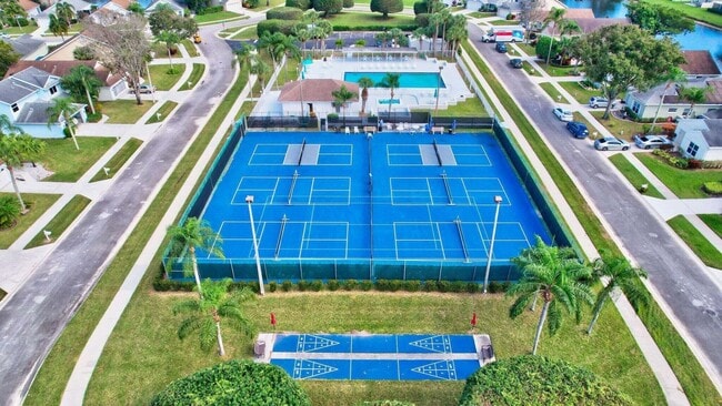 Building Photo - 13811 Oneida Dr