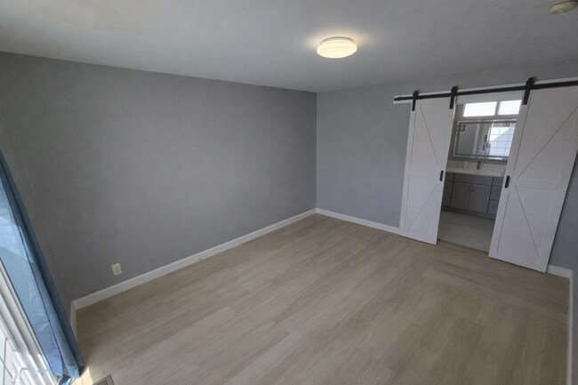 Building Photo - Sharp 4 Bedroom 2 Bath Great Neighborhood in Pleasanton