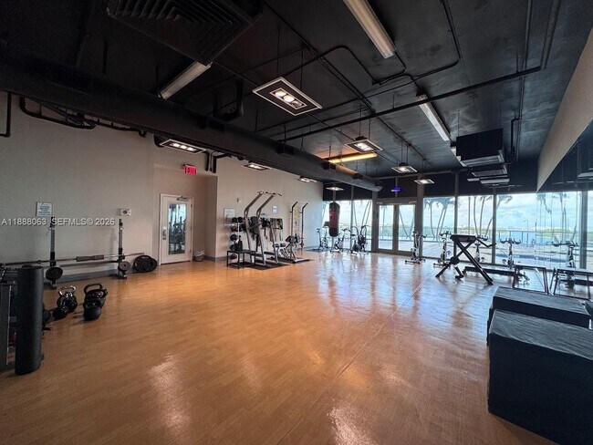 Building Photo - 601 NE 36th St