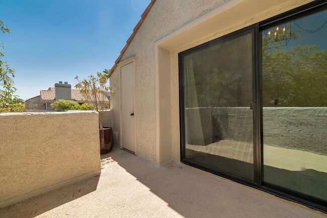 Building Photo - Updated 1 bed 1 Bath Scottsdale Ranch Condo - Available Now!