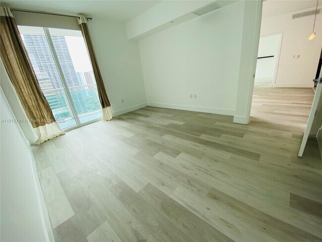 Building Photo - 950 Brickell Bay Dr