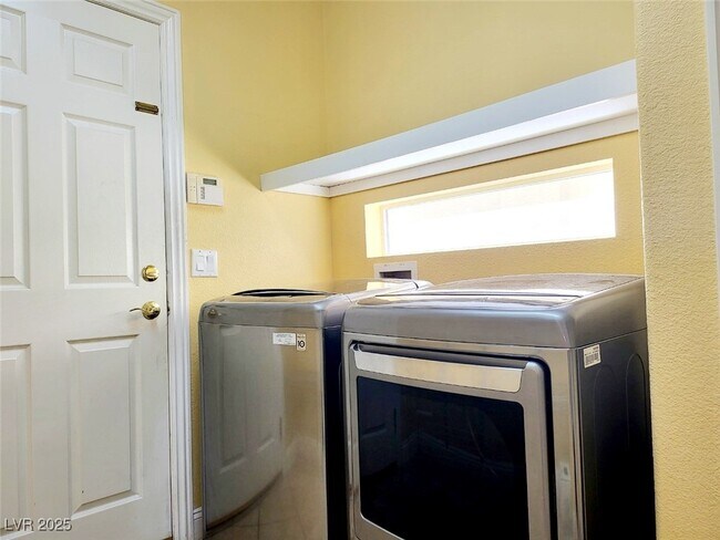 Building Photo - 10885 Fintry Hills St