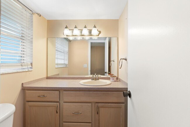 Building Photo - 12015 Greenway Cir S