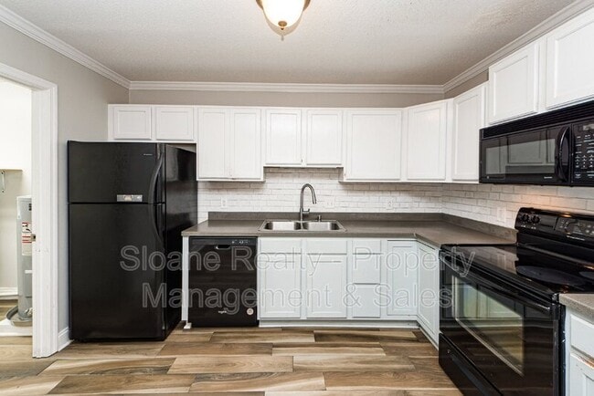 Building Photo - 252 Howle Ave
