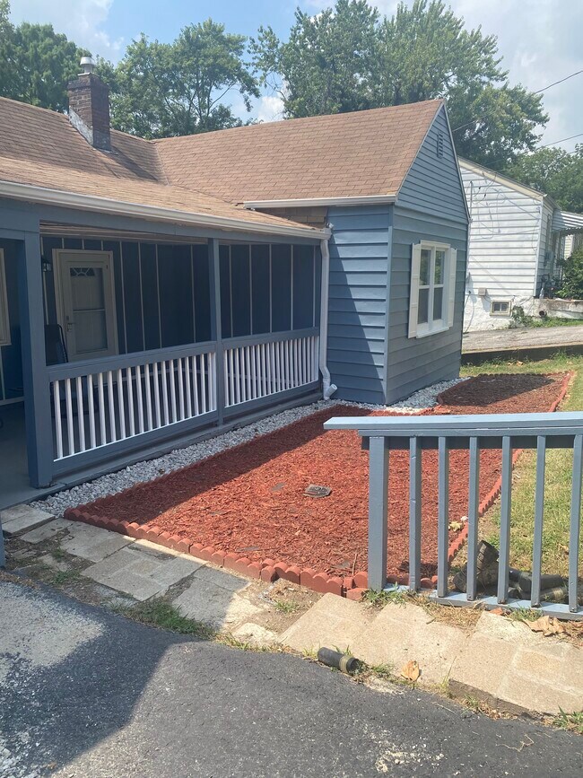 Primary Photo - 460 Bluff Dr