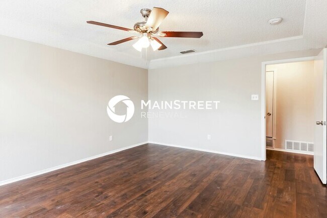 Building Photo - 3 Bedroom Pet-Friendly Home in WATAUGA, TX...