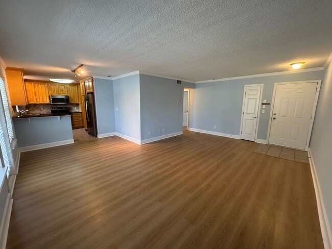 Building Photo - Fall Into Savings – First Month Free 2 Bed...