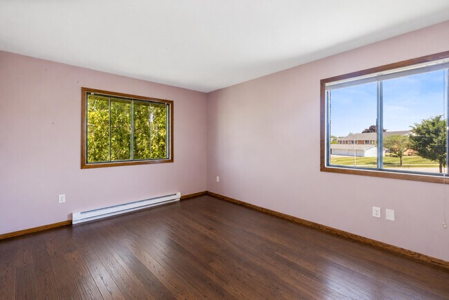 Building Photo - 10345 Whitnall Edge Dr