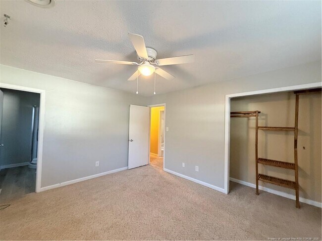 Building Photo - 4946 Pinewood Dr