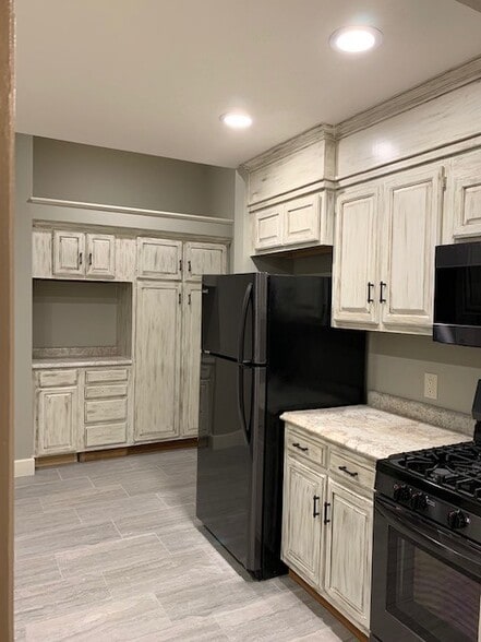 Tons of cabinets, microwave, gas stove - 607 W Duncan Dr