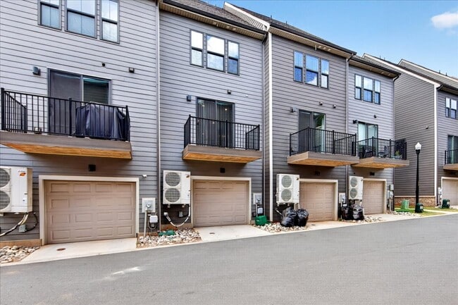 Building Photo - 530 Billingsley Rd