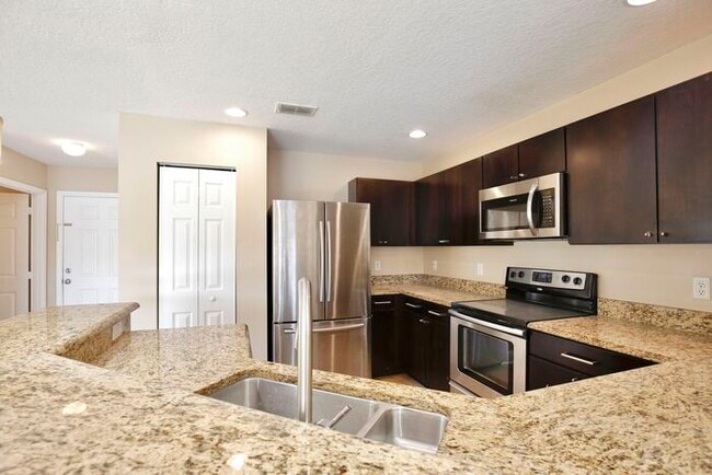 Building Photo - Spacious 3/2.5 End-Unit with Breathtaking Lake Views in Sanford!