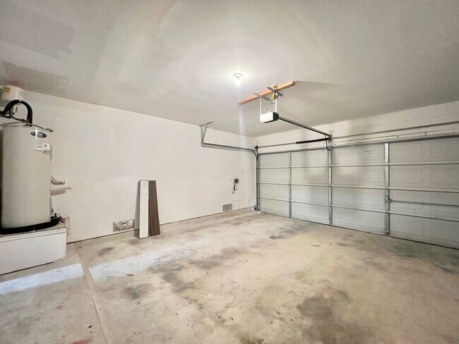 Building Photo - 11111 Dewberry Field